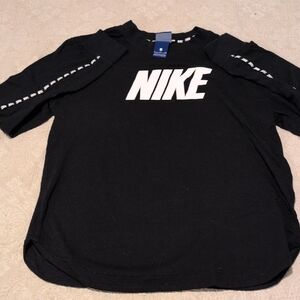 Nike Womans Black Long Sleeve Tee